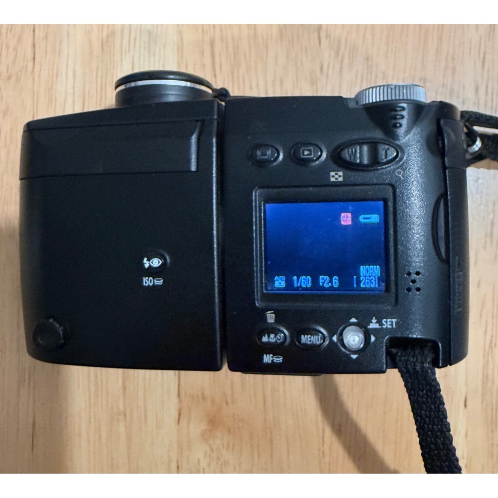 Nikon Coolpix 4500 Digital Camera 4.0MP 4x Zoom Swivel Body Black MH-53 Charger - Picture 6 of 11